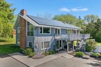 Unique Retreat with Private Patio, 4 King Beds and BBQ - B&B