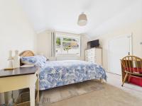 Spacious 3-Bed Home Mayfield Close Bishops Cleeve - Private Parking - B&B Bishop's Cleeve