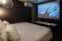 Floating Suite King-Size Bed – Spa Bath and Private Sauna