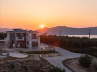 Serenia Exclusive Residence, 5BR Hilltop Villa, Infinity Pool, Sea View & Near the Beach - B&B Dhrámia
