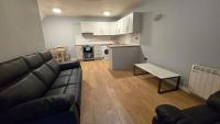 Charming 2-Bed, 1-Bath Apartment, Galway City - Bed and Breakfast Galway