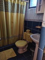 Tweepersoonskamer met 2 Aparte Bedden en Eigen Badkamer