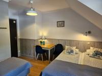 Dreibettzimmer mit Balkon