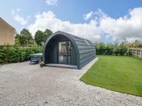 Bumblebee Glamping Pod - Bed and Breakfast Wilton