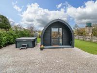 Bumblebee Glamping Pod - Bed and Breakfast Wilton