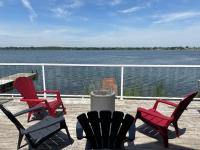Waterfront Cottage Near Toronto Private Dock, Water Crafts, BBQ Wi-Fi - Sleeps 4 - Chambres d'hôtes Manvers