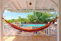 Charming villa with swimming pool for 6-8 - B&B Saint-François