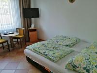 Tweepersoonskamer met 2 Aparte Bedden en Badkamer