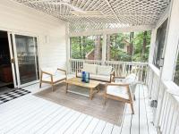 Elegant 4BR Retreat in Cary Garden Views near RDU - B&B Cary