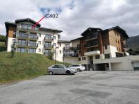 Plein sud, grande pièce de vie, vue imprenable sur les montagnes et parking couvert privé - B&B