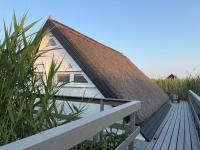 Seehütte Schilfhaus inklusive E-Boot am Neusiedler See - B&B Rust