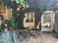 Côté Jardin - Studio voûté by PRIM0 C0NCIERGERIE - B&B Aubière