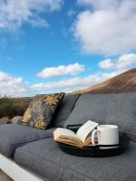 Apartment - Coastal Comfort with Outdoor Lounge - wifi - B&B Teguise