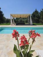 Sundial Houses - Pool & Garden - B&B Karyófyto