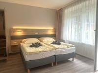 Gästehaus Lietzow & Störtebeker Camp - B&B Lietzow