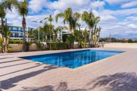 2BR Apartment with Amazing View and Pool in Kiti - B&B Kíti