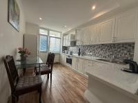 Осокорки, Позняки River Mall - Bed and Breakfast Kyiv