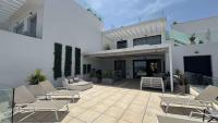 Luxury Secure Chic-Hideaway in La Cala de Mijas with Sun-Drenched Terrace, SPA & GYM - B&B La Cala De Mijas
