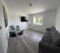 QB Stylish 2 Bedroom Apartment - Smart TV - Wifi - Parking - B&B West Thurrock