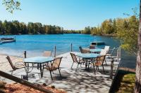 Lakefront l 10mi to TC l Pontoon Rentals l Hot Tub - B&B Traverse City