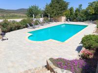 Château de Prax Viel - piscine et mini ferme, climatisé - B&B Lagrasse