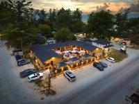 Adrian's Suites 2 Bedroom Family Suite - B&B Wasaga Beach