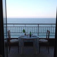 ATTICO SUL MARE con balcone sulla spiaggia e terrazza solarium di 25 mq - B&B Pietra Ligure