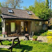 The Cabin at Shambala- now with sauna available to book! - B&B