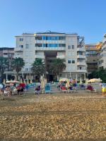 Redi's Seaside Apartment with Parking - B&B Durazzo