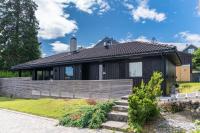 Relaxed Getaway with Heated Swimming Pool - Bed and Breakfast Oslo