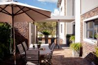 Villa Rhulani & Protea Suite - Luxurious Villa with Sea and Mountain Views, Pool & Inverter - Chambres d'hôtes Hout Bay