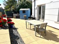 Marina Waves Apartment- Brighton, free parking, patio, ground-floor holiday home, one bedroom, sleeps 3 - Chambres d'hôtes Brighton