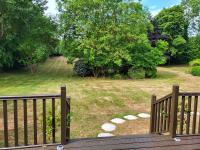 Countryside Log Cabin - B&B Luton