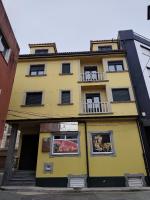 Amplio Apartamento nuevo en el centro de Muxía - Balcón - Cama King Size - TV 65pulgadas - Chambres d’hôtes Mugia