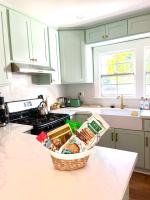 Cozy Hollywood Cottage - Walk to Larchmont Village - Bed and Breakfast Los Angeles