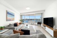 Waterfront Elegance with Pool & Jetty Access - Chambres d'hôtes Poatina