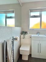 Furzton - Modern Home and Garden, Free Private Parking, TV, Sleeps 6 Guests - Chambres d'hôtes Milton Keynes