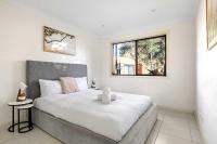 Convenient 2BR Nest in Liverpool - Stay with Ease - B&B Liverpool