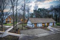 Villa Lodge met Jacuzzi - 8 personen - Woodz Lodges - B&B Heusden-Zolder