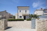Villa Castagna near the Sea with Private Pool and Sauna - Chambres d’hôtes Premantura