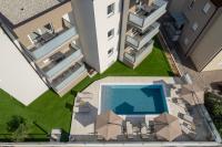 One-Bedroom Apartment with Terrace