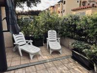 Relax in Olbia Apartment with Private Garden 2 Bedrooms - Chambres d'hôtes Olbia