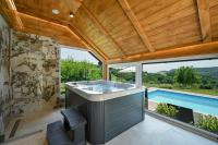 Private Villa with Pool and Jacuzzi Dreamy Hill - B&B Pregrada