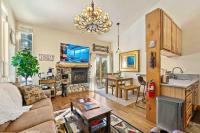 TahoeCozy with Pool Hot Tub and Near Northstar - B&B Tahoe Vista