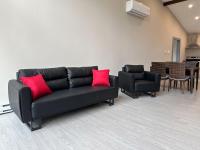 3-bedroom Lakefront Villa #2 - B&B Lakefield