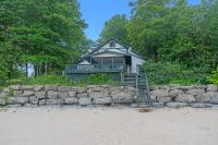 Lorraine Bay Private Waterfront Escapes Main House and Cottage Rentals - B&B