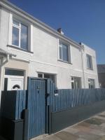 JUNGLE 4 SEATER HOT TUB, games room, near eateries, micro brewery, pubs, beauty salons and boutique shops, Argyle, free Netflix, in the heart of Plymouth - Dogs welcome - Hosted by Absolute Accommodation Plymouth - Bed and Breakfast Plymouth