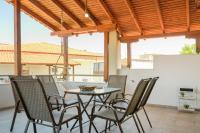 Private Modern Apartment - B&B Nea Roda