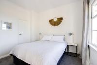 Iconic Art Deco Napier Landmark on Marine Parade - B&B Napier