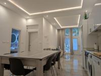 Luxury in Madrid for 10 and Pets - B&B Madrid